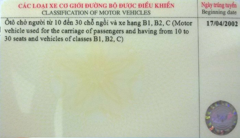 bằng lái xe hạng d mặt sau